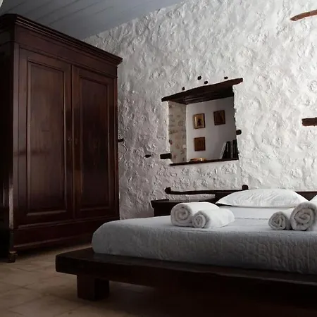 Historical Stone Manor-upper Floor Villa *
