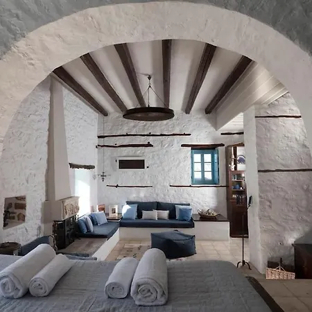 Villa Historical Stone Manor-upper Floor İdra