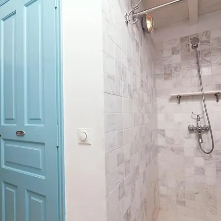 Historical Stone Manor-upper Floor Villa *