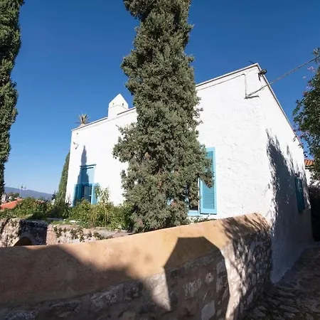 Historical Stone Manor-upper Floor Villa